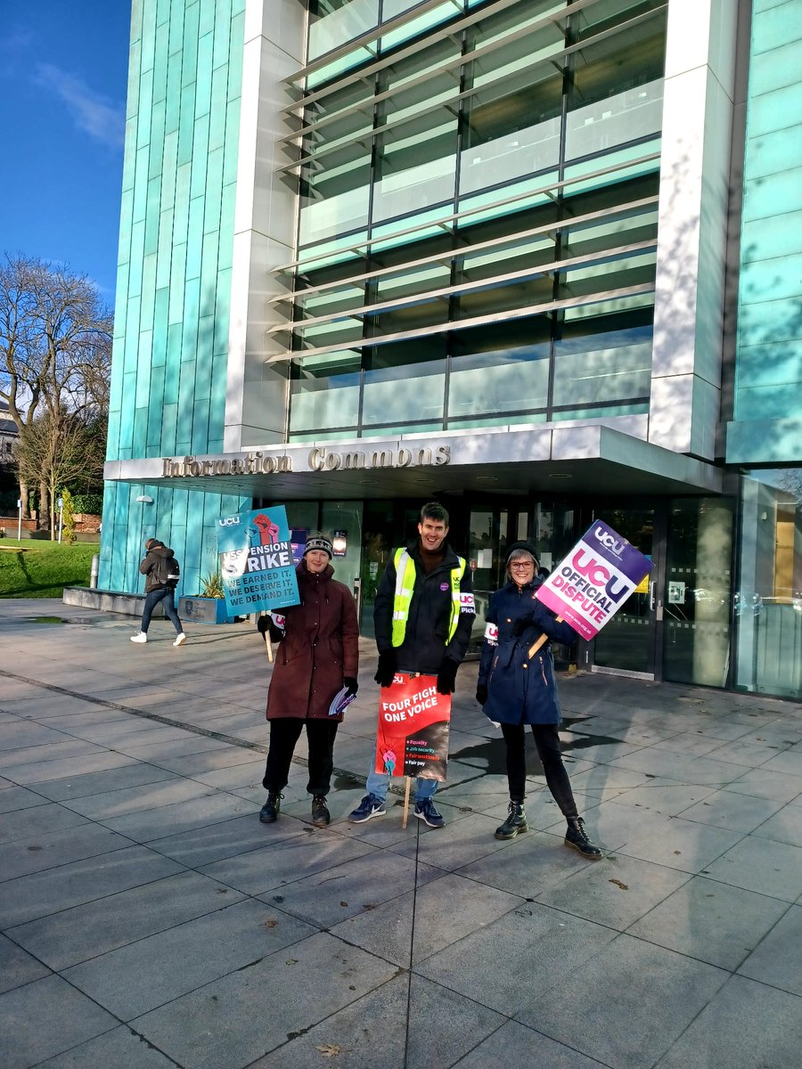 We moved the position of the Library picket to the IC today. Unfortunately our employers aren't interested in changing their position...
#UCUstrike #OneOfUsAllOfUs <a href="/sheffielducu/">sheffielducu.bsky.social</a>