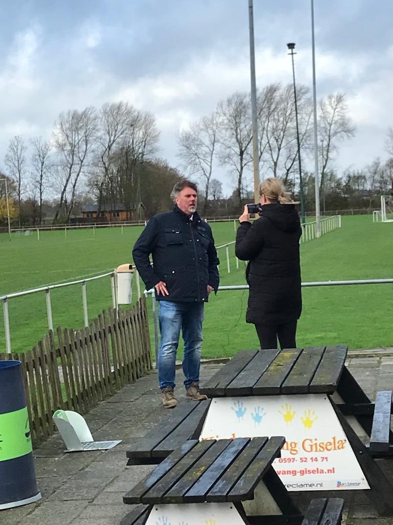 GertOldambt's tweet photo. Vanmorgen in gesprek geweest met vrijwilligers van SV Drieborg (voetbal, gym en volleybal)
Hoe een klein dorp groot kan zijn
Alle waardering voor hoe men probeert de leefbaarheid en levendigheid van het dorp op peil te houden! 👊
#Oldambt #Drieborg https://t.co/uY2XSJlgO9