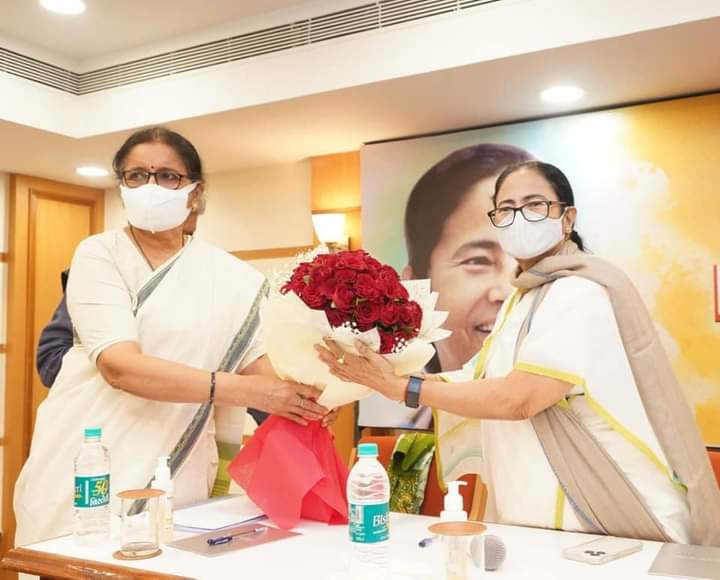 MlaAtta's tweet photo. West Bengal Chief Minister, Mamata Banerjee interacts with distinguished civil society members of Mumbai, Maharashtra today.
The discussion was around how the common people need to come together in this fight against BJP and restore democracy in this nation!#mumbaivisit #csoevent https://t.co/hvKxYlIgxZ