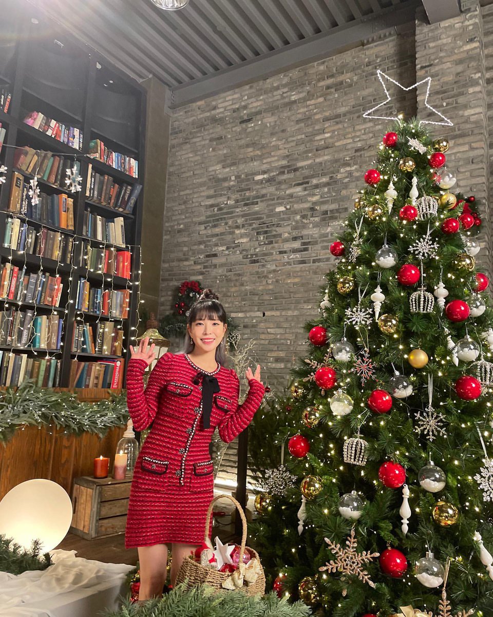 BoA_instagram's tweet photo. 皆んな素敵なクリスマスを🎄🎄#メリクリ
https://t.co/cGx9Lv9g8V https://t.co/oqOFS0EtRd
