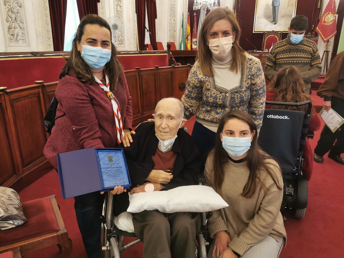 MaraRodriguezVe's tweet photo. El próximo 5 de diciembre se celebra el #DíaInternacionaldelVoluntariado. El voluntariado es fortaleza,  es mirar hacia adelante, es querer, escuchar y acompañar a los demás. Es ejemplo para una sociedad mejor, por eso resulta tan importante darle su sitio. https://t.co/xpwl0Ibx1u
