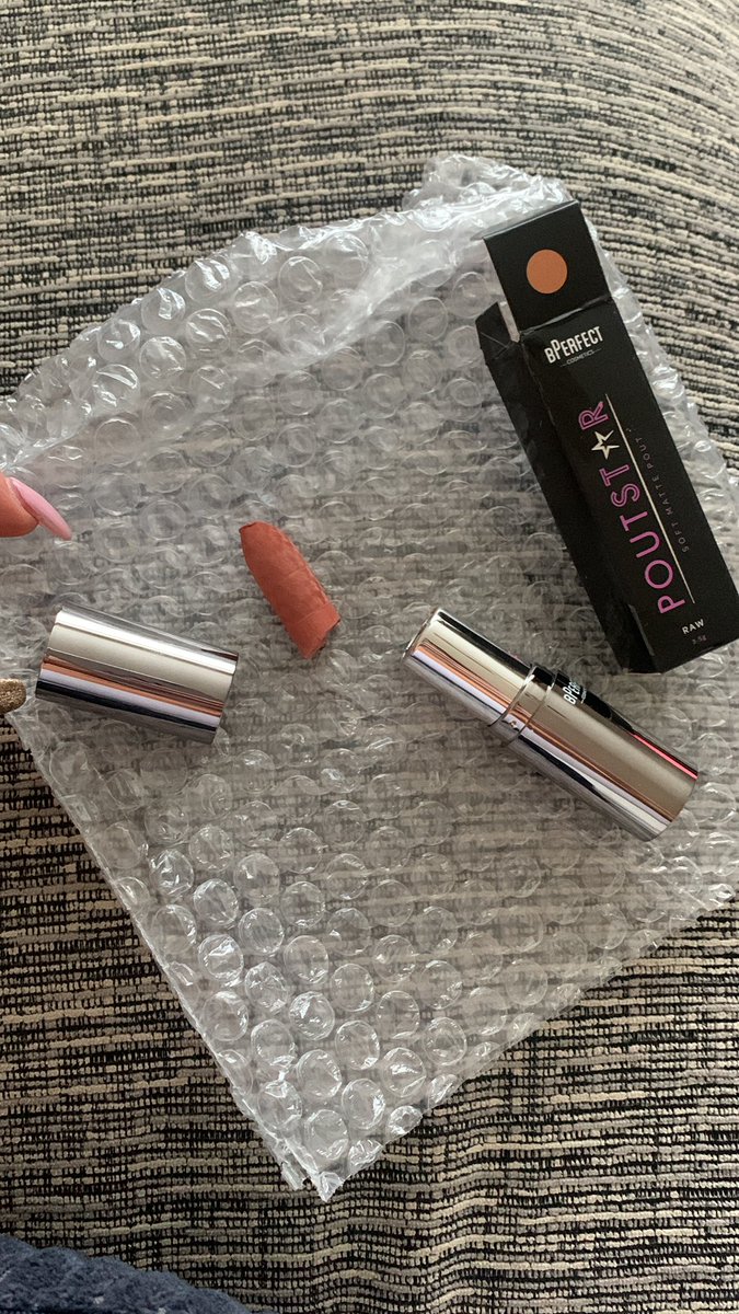 hollyjoyf's tweet photo. @bperfectcosm received my Black Friday mystery box today - LOVE IT, however the lipstick has snapped 😔 so gutted as gorgeous colour 😩 https://t.co/vaLp3Y7frs