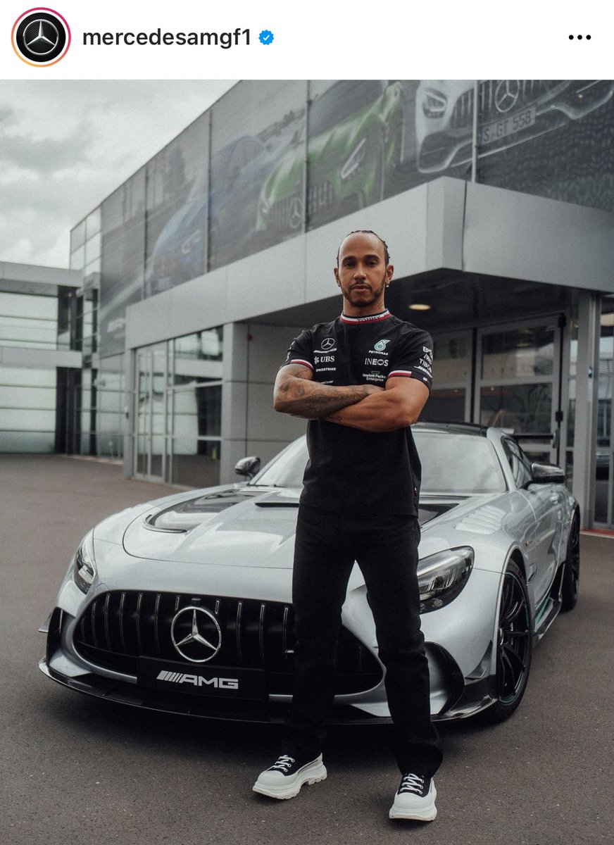 JessicaYouTile's tweet photo. Who did it better? 😂 @MercedesAMGF1 #Hamilton #AVTR https://t.co/UgivUIghiG