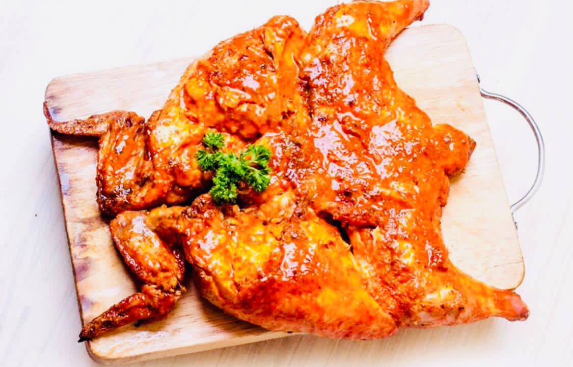 BlessingStylz's tweet photo. This eating competition gone be fun. I need one person to compete with to eat a full chicken in 4 minutes #FullChickenin4minutes 😂😂 @chickenhutzim Avondale, Harare. To make the chosing fair comment or tag a friend or two, one with the most likes toyenda kunorova full birds 😁🕺 https://t.co/5ZMUqMYPZY