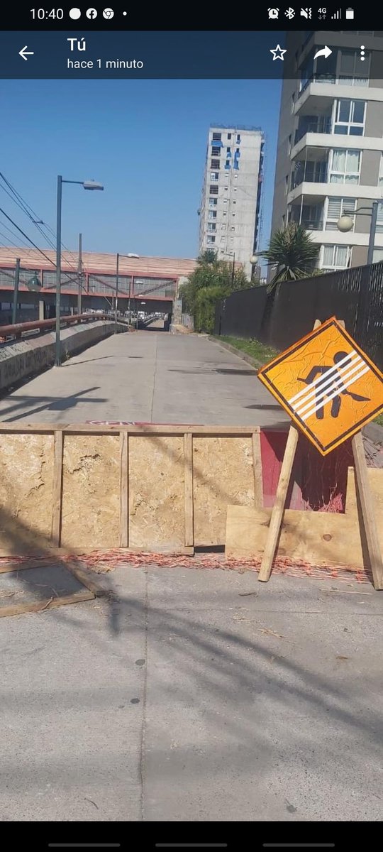 kary2050's tweet photo. @EmiliaRiosS @MuniNunoa edificio en construcción en Vicuña Mackenna con C.Dittborn deja a todos los peatones sin poder usar la vereda, el paso bajo nivel es peligroso para niños y personas mayores, quien autoriza y fiscaliza esto? Si hay un accidente harán algo? https://t.co/WppqCs23UD