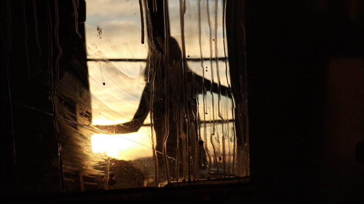emma_flores_'s tweet photo. Aquests son alguns frames del vídeo-art ‘hemisferi múltiple’. Un projecte fet des del caos, l’experimentació i l’amor per l’art. 
✨El podeu veure a l’instagram 
@ emma_floores 
#videoart https://t.co/SVdchfOMo1
