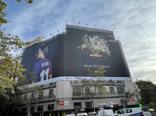 verobrunati's tweet photo. Esto es brutal 

‘Alexia XI. La Reina’

Barcelona celebra el histórico Balón de Oro de Alexia Putellas @alexiaputellas https://t.co/0oNFUhfqAU