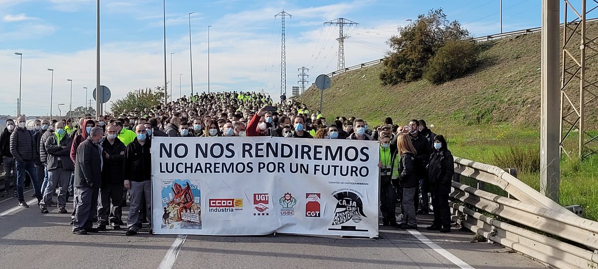 ccooebro's tweet photo. Hoy nos hemos concentrado a las puertas del @ConsorciZF para exigir tanto a administraciones (@mincoturgob y @empresacat) y #Nissan que hagan todo el esfuerzo  por atraer el proyecto de GWM y que active un plan B a la altura de los trabajadores/as de Nissan. https://t.co/MawS3WTKaU