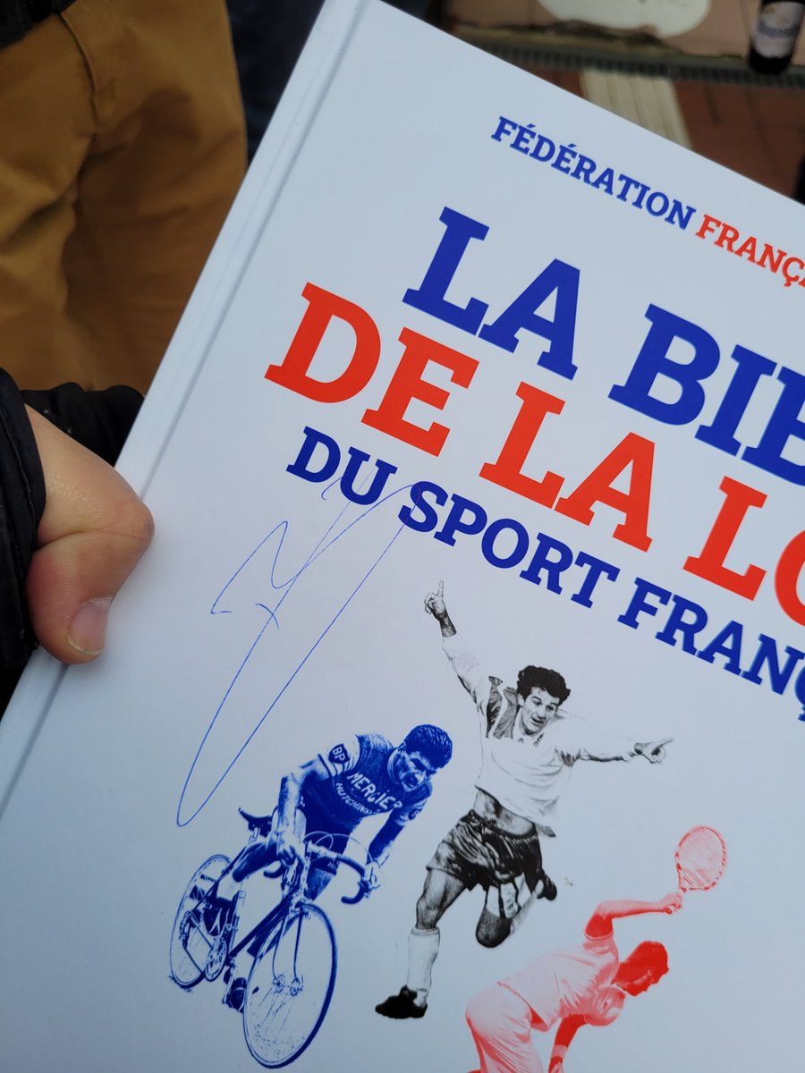FClaeyssen's tweet photo. Rencontre de @benoitpaire aujourd'hui à Loon-plage 🤟🤟🤟
Super mec...
Et petite dédicace à la @FFLose 😉 https://t.co/tmBcPL8xam