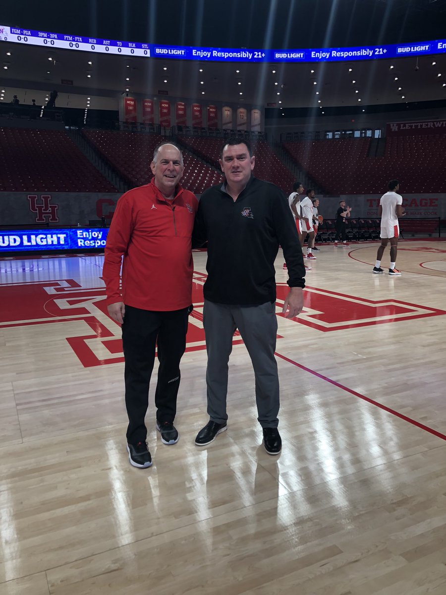 CoachCajunMoore's tweet photo. Got to see 2 special people in my life last night! Creighton Jones who played for my father at Lake Arthur then FB at UL and was my sports hero as a kid! Bobby Champagne current DOBO at UH who was my LA Stars AAU coach and has been a great mentor all my life!
#FirstClassMen https://t.co/8R5kTulo5Q