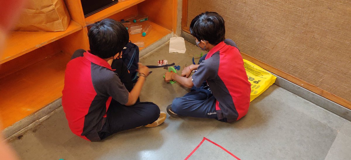 pooh_it_is's tweet photo. Life long learning knows no age &amp; it holds true for our 6th graders, too. #PBL process has made young minds engrossed to this level that they, for the 1st time in FS history, are ready to utilise their playtime as well. Power of ownership in true sense. @AswaniNandini @FSSurat https://t.co/ioRkIo2bjZ