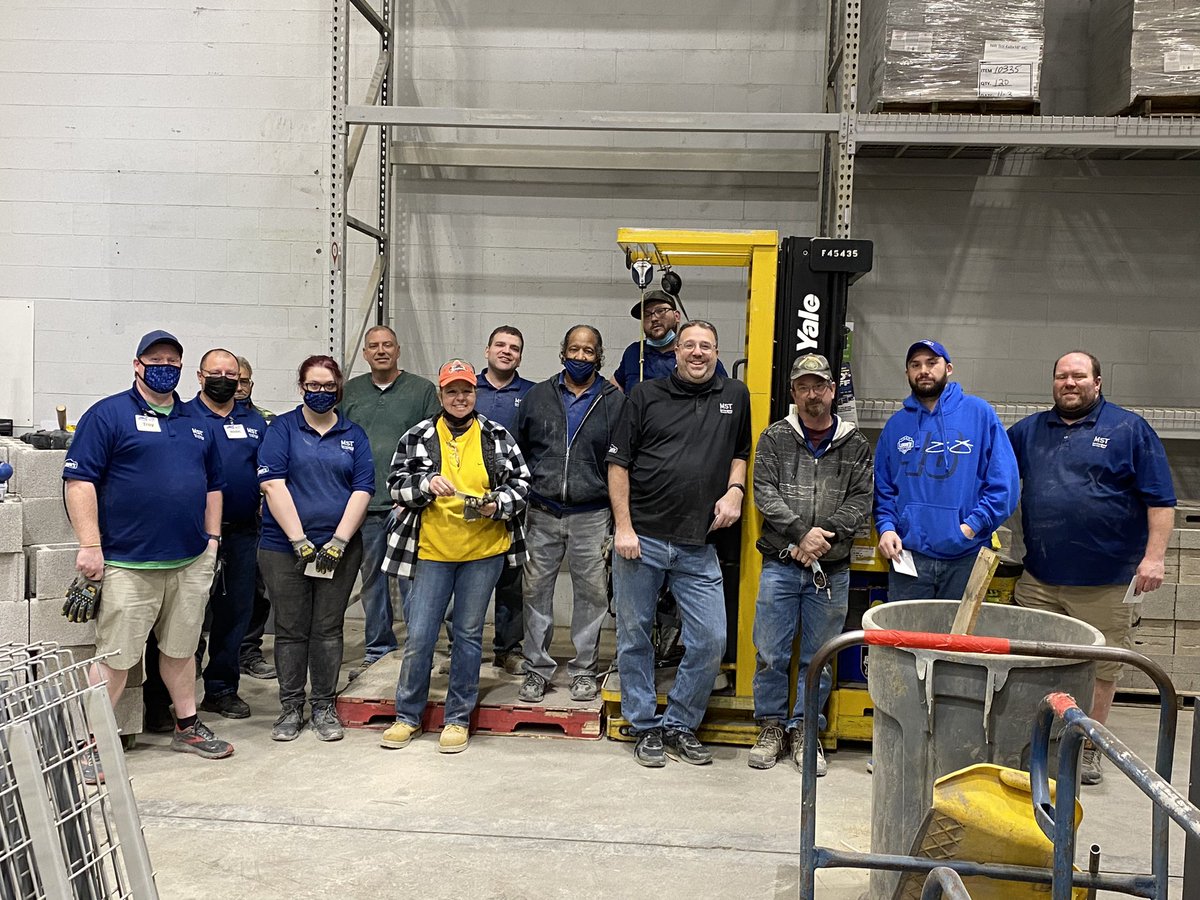 MatthewBeebeR21's tweet photo. Great Team work from Overnight MST and MST Days in 633 Fairlawn getting it done in the concrete aisle.  Great team effort to quickly adjust aisle.  @ShawnMcpherson @AlexStempovschi @KatieEngen #teamwork https://t.co/unSJw7dzH2