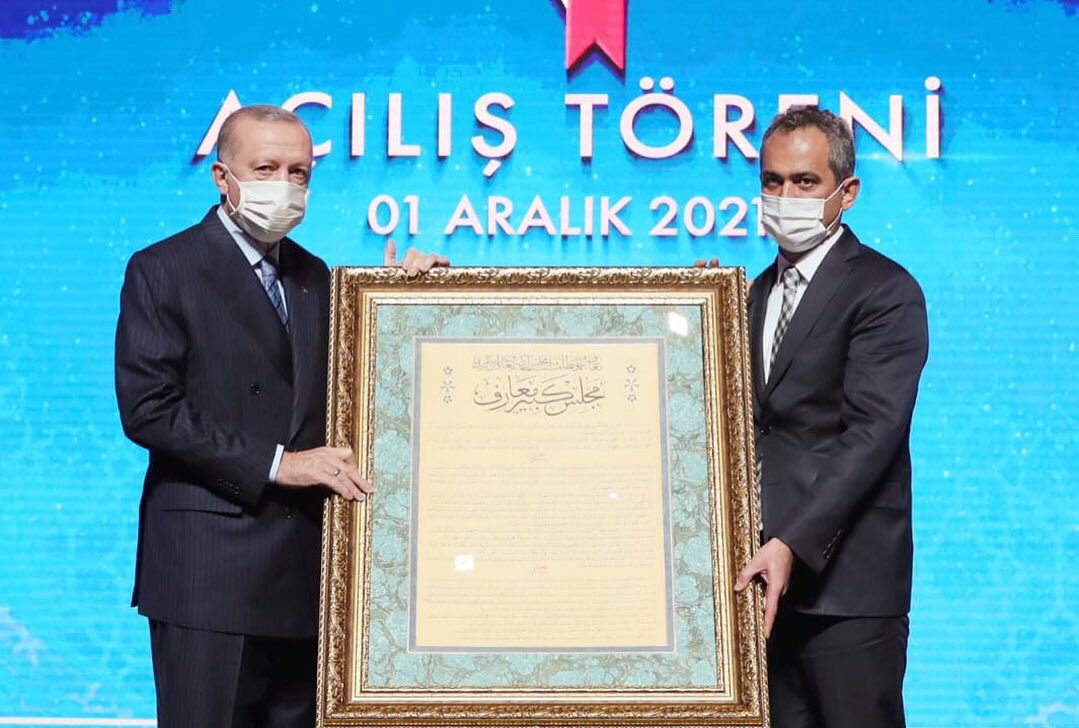 Sn Cumhurbaşkanımızdan tarihi müjdeler. Uzman öğretmenler hem bir derece alacak hem maaşlarına 1000 lira artış
Kadrolu ile sözleşmeli öğretmen ayrımı ortadan kalkıyor
Öğretmenlerimiz tarihte ilk kez kapsamlı ve bütüncül bir meslek kanununa kavuşacak
Hayırlı olsun inşallah. <a href="/tcmeb/">Millî Eğitim Bakanlığı</a>