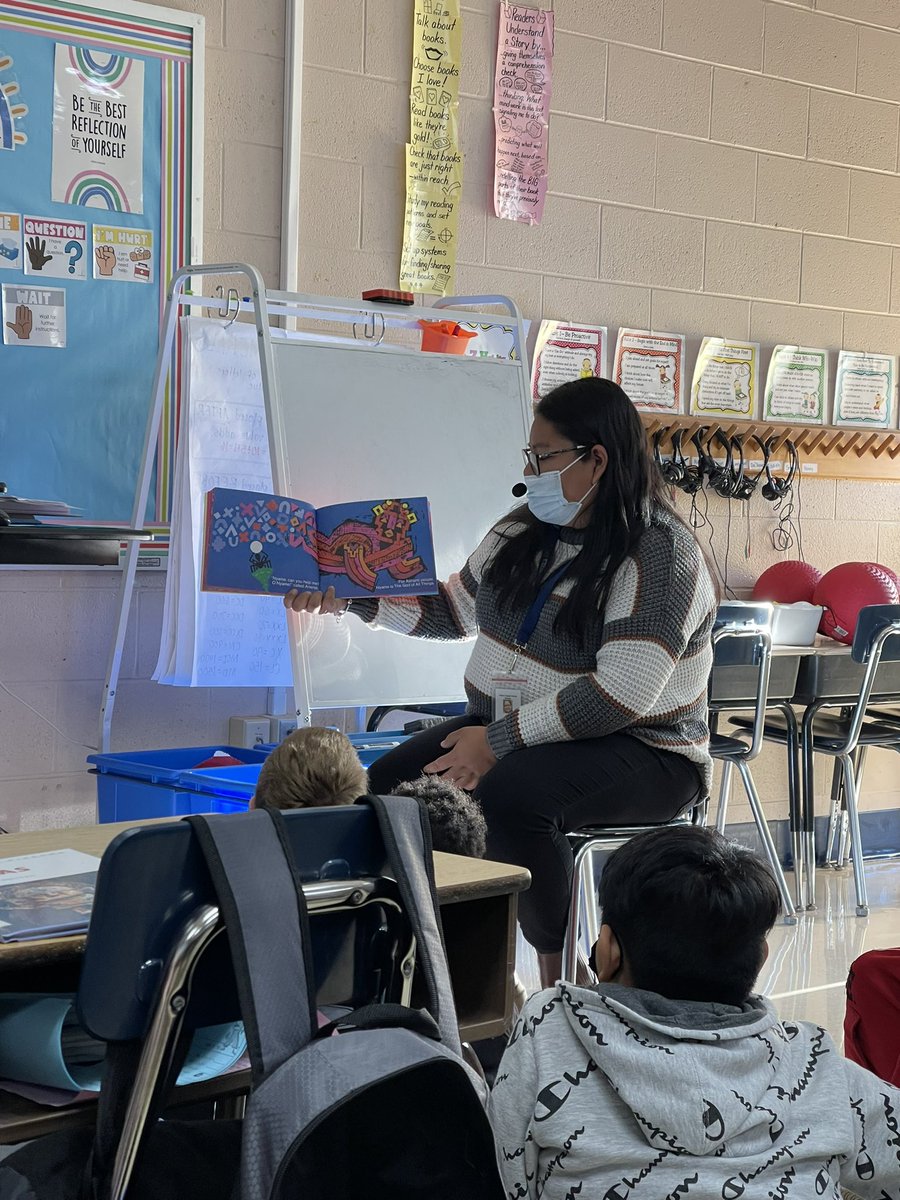 Mrs. Ortiz has captivated her third graders’ minds this morning with a fantastic read aloud. Way to make reading fun, <a href="/GerardoSherly/">sherly.gerardo</a> ! 📚