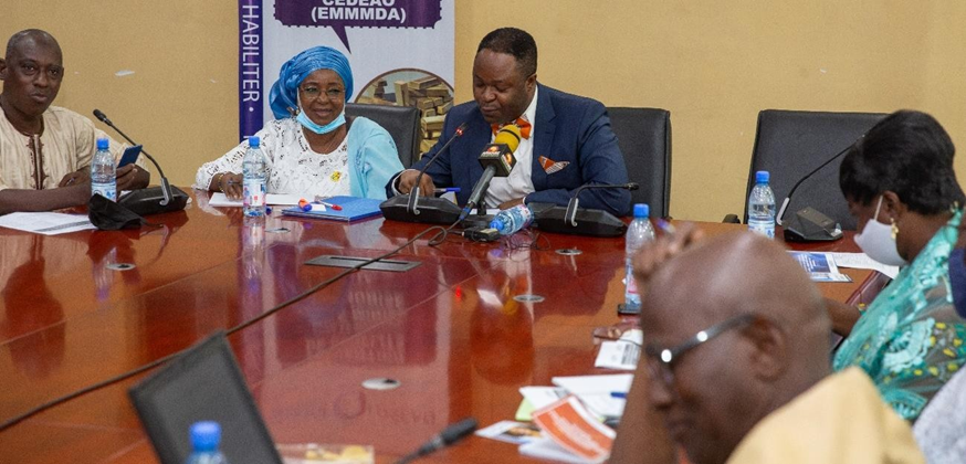 GPPAC's tweet photo. 🔈 Our Regional Secretariat in #WestAfrica @wacsof_foscao recently held a HL policy dialogue w/ 50+ participants representing  govt., @ecowas_cedeao, CSOs, media, public &amp; private sectors, and #mining companies to discuss the #EMMMDA code.
 
Learn more ➡️ https://t.co/LnbLp4jMlC https://t.co/YlP8zzOUd9
