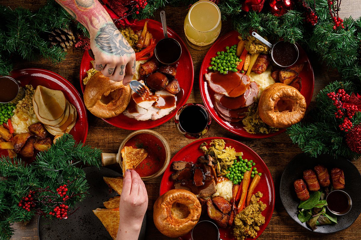 The beginning of December marks the start of the festive feeds and by 'eck have Cattle &amp; Co got a Christmas spread for you 🍽

#welshfood #welshbusiness #welshproduce #commercialphotography #hospitalitymarketing #hospitality #restaurantmarketing #bbq #americanfood