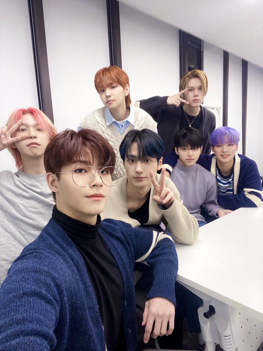 [#inGHOST9]
⠀
#MAKESTAR
영상통화 팬사인회 완료🤳🏻
⠀
12월의 시작을 #고스티 와 함께
보낼 수 있어 행복했습니다👻🖤
⠀
12월도 잘 부탁해요, 고스티(๑˃̵ᴗ˂̵)🧤
⠀
#고스트나인 #NOW #Control
#NOW_Who_we_are_facing