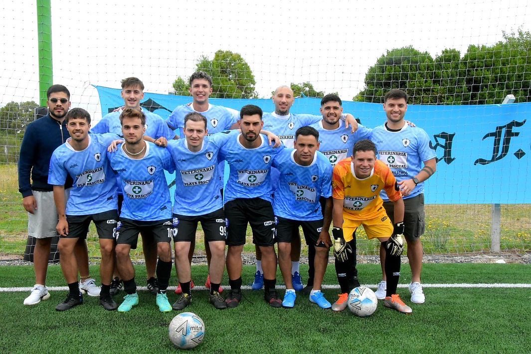 LaVieja_FC's tweet photo. Empate con sabor a poco ➖

El pasado fin de semana se disputó la 7ma fecha y no pudimos contra un buen rival. Logramos un empate 3-3 en la hora pero la sensación fue un poco amarga.

Quedan 2 fechas y seguimos en la 4ta ubicación. 🔜

#VamoLaVieja 🔵⚪️💪🏻 https://t.co/o6aI6iOxZv