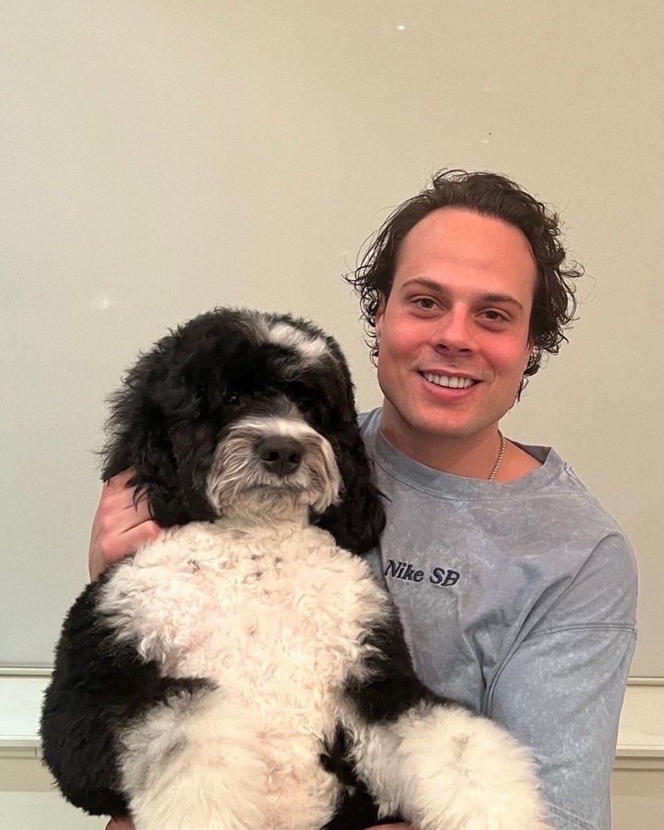 TSN_Sports's tweet photo. It’s gone. 😳 

After raising more than $134K for #Movember, Auston Matthews follows through on promise and ditches the ‘Stache.

(📸: @AM34) https://t.co/GJUgJubYTv
