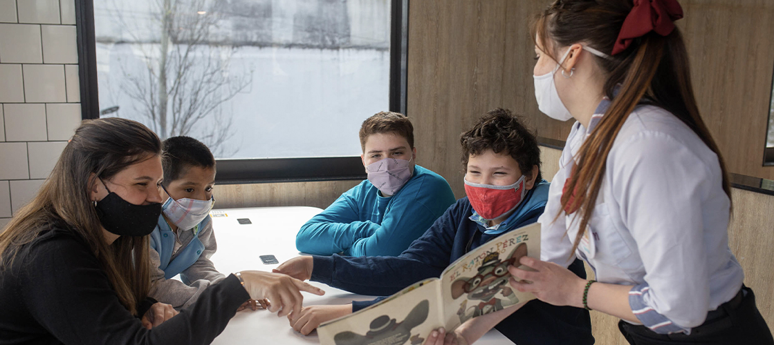 Como parte de nuestro proyecto “Espacio Azul”, nos aliamos con Otras Miradas e invitamos a un grupo de niños con TEA a vivir una experiencia de integración y diversión en los restaurantes argentinos. Conoce más 👉 lnkd.in/ejZDMUZi #RecetaDelFuturo