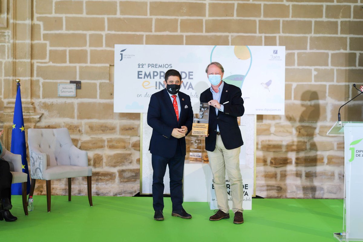 dipujaen's tweet photo. 🏅💼 @pacoreyesm destaca las oportunidades empresariales de la provincia representadas en los Premios Emprende e Innova de @dipujaen 

👉 Entrega estos galardones a Global Payment Systems, Almazara La Loma, @quesosybesos_, @oslicel e @intelec_es 

ℹ️👉 https://t.co/dKBPY2KgSC https://t.co/6vTimwr5s7