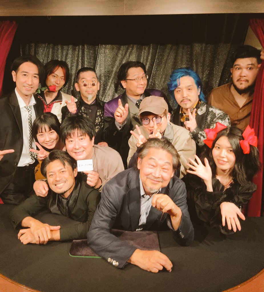 umake_jp's tweet photo. 大阪・谷9 マジックバー フレンチドロップ 20周年 初のオンラインショー、大盛況で幕を閉じました。
ものすごーい面白かったですねー!
エンタメは素晴らしい!
コロナはよ終われー!
#マジック #手品 #マジックバー #フレンチドロップ #Frenchdrop
#フレンチ20周年
https://t.co/gFLLjFVjMl https://t.co/3CjXka4f5Z
