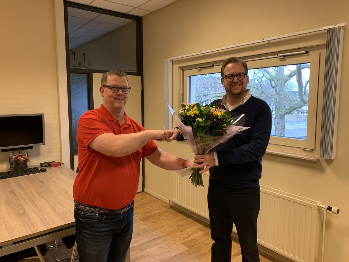𝐇𝐈𝐄𝐏 𝐇𝐈𝐄𝐏 𝐇𝐎𝐄𝐑𝐀! 🎉

Vandaag vieren we het jubileum van onze account manager Sander Arfman! Maar liefst 12,5 jaar is Sander het aanspreekpunt voor veel van onze klanten.

Namens al je collega's van Xillion van harte gefeliciteerd met dit bijzondere jubileum!🎉🎂