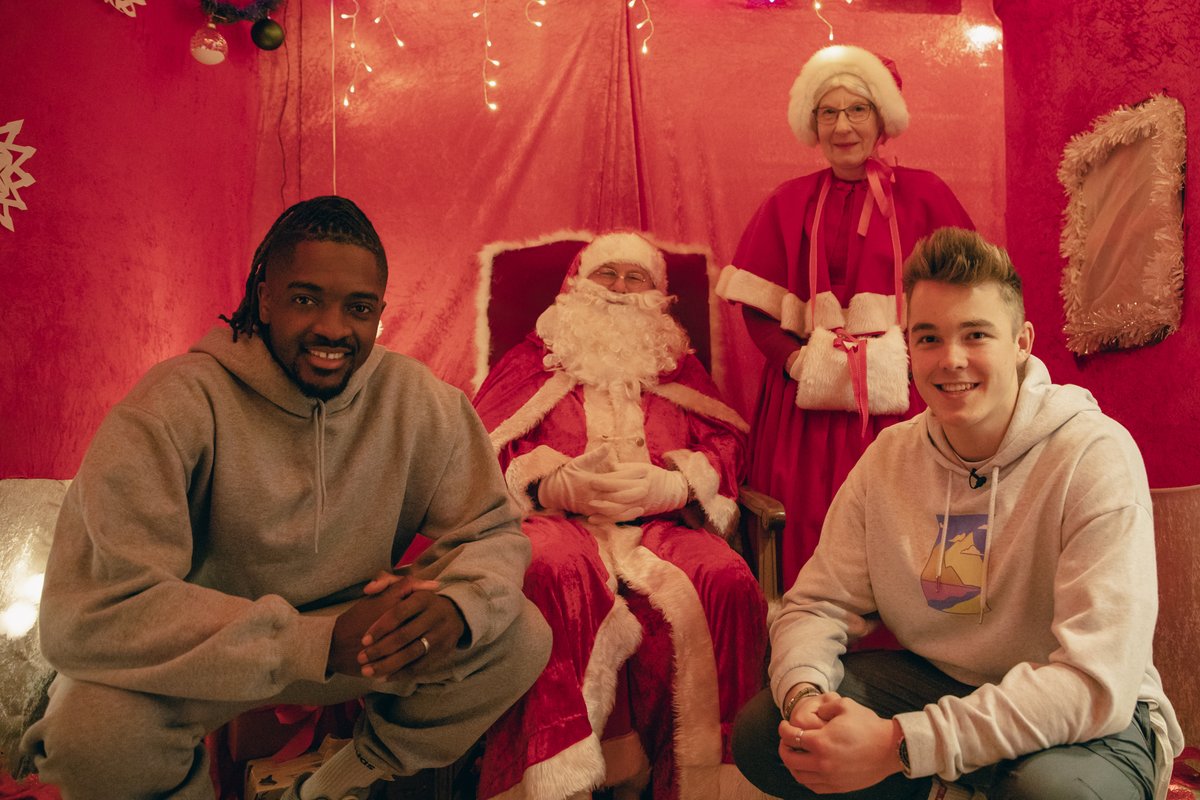 comm_hospice's tweet photo. Santa had two very special guests to his #Greenwich Grotto this week @GuvnaB &amp; his co presenter Josh popped by to chat about all things Christmas &amp; to find out if they were on the naughty or nice list! @gbchospice https://t.co/5mK2rHZoDm