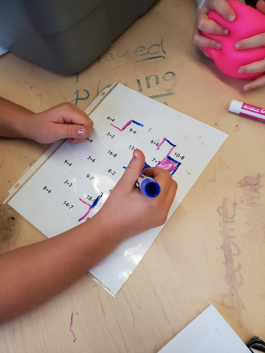 MrToddBoak's tweet photo. Grade 3's enjoying playing capture the area this morning! https://t.co/BUpiL99Ywk
