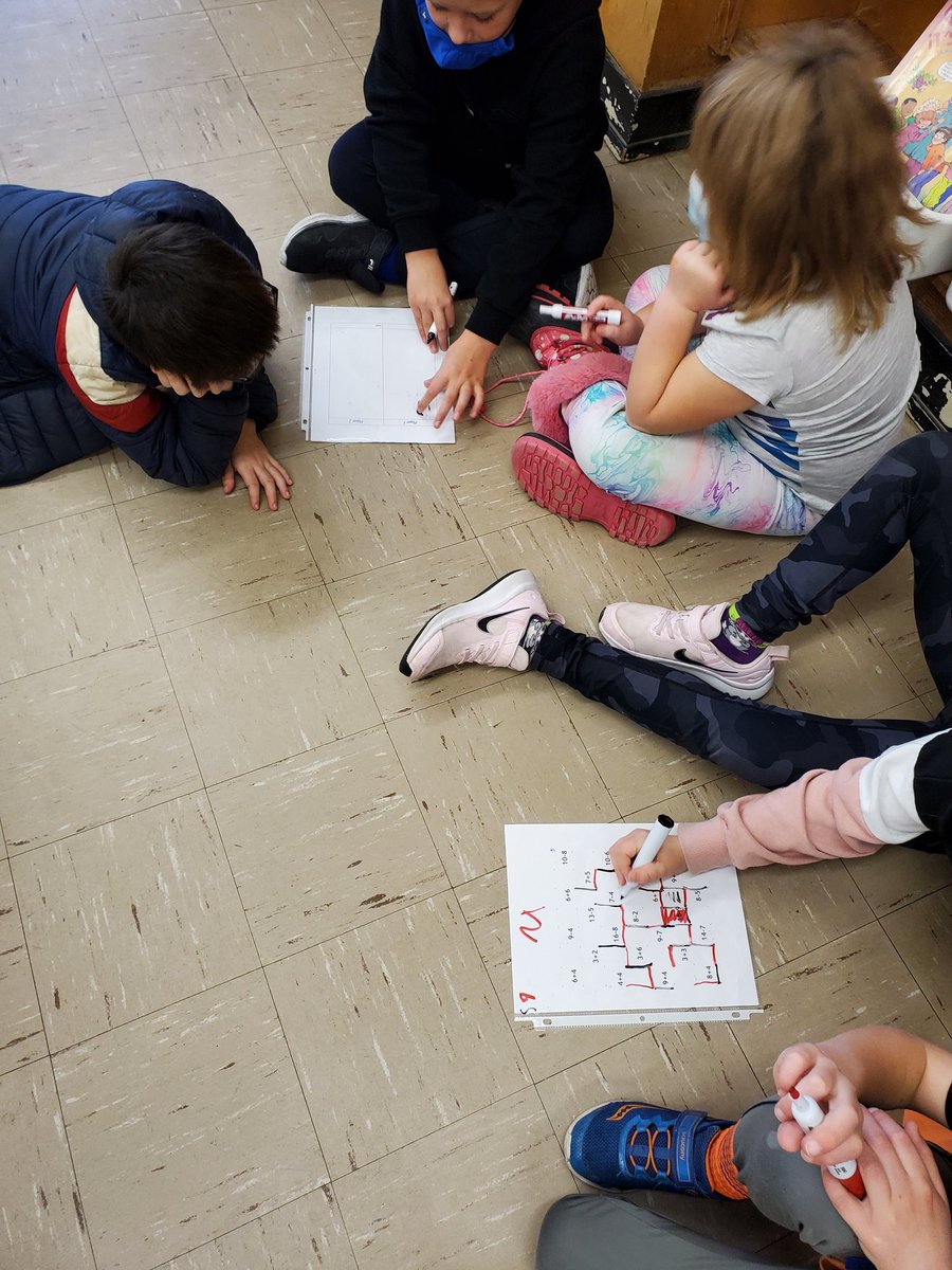 MrToddBoak's tweet photo. Grade 3's enjoying playing capture the area this morning! https://t.co/BUpiL99Ywk