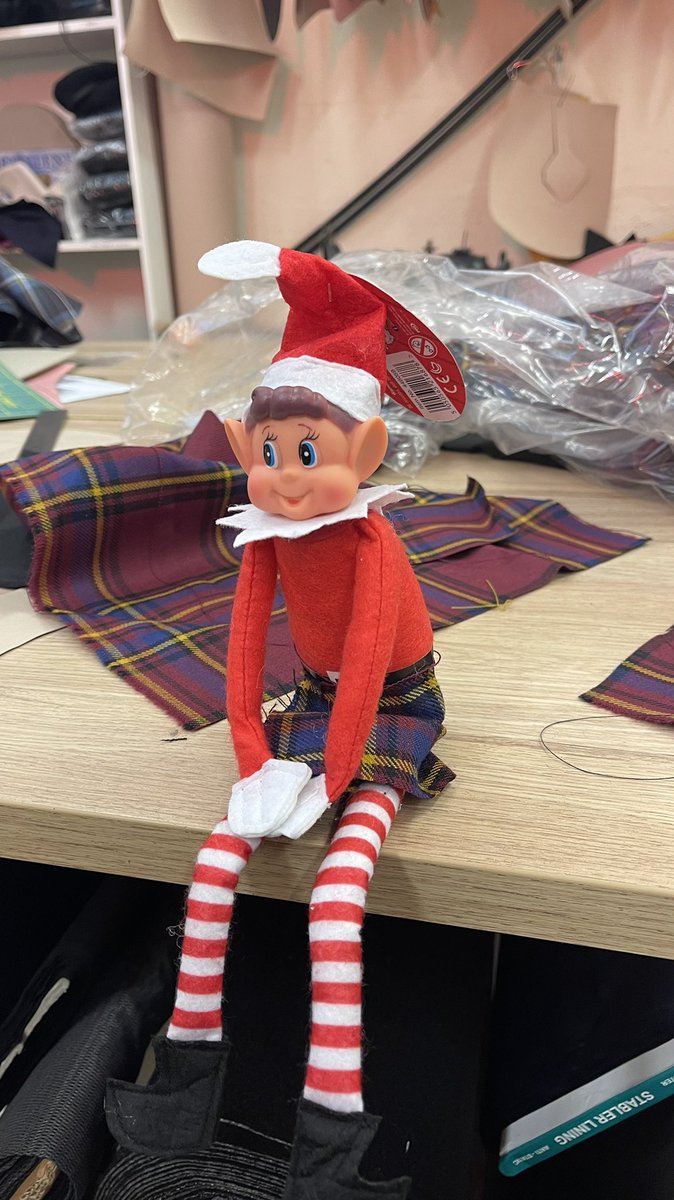 Kilted Elf on the Shelf!! #elfontheshelf #kiltedelfontheshelf #book #thekiltedcoaches shillingandfitz.com/collections/th…