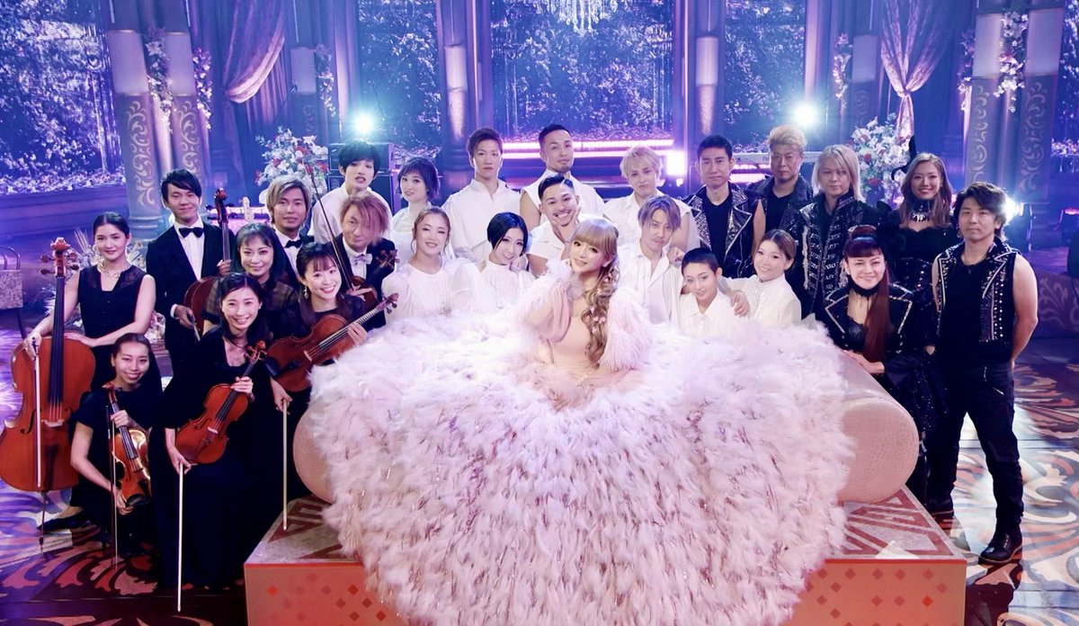 J6_ayu's tweet image. No way to say  
18年前の曲だけど
歌詞もメロディーも色褪せない。
年齢や経験を重ねてより優しさが
増したあゆさんの歌声が私は大好き

当たり前なようで当たり前じゃない。
今日もこうして ここで
浜崎あゆみ として歌い続けてくれてありがとう。２曲とも最高でした👏年末って感じ！#FNS歌謡祭2021