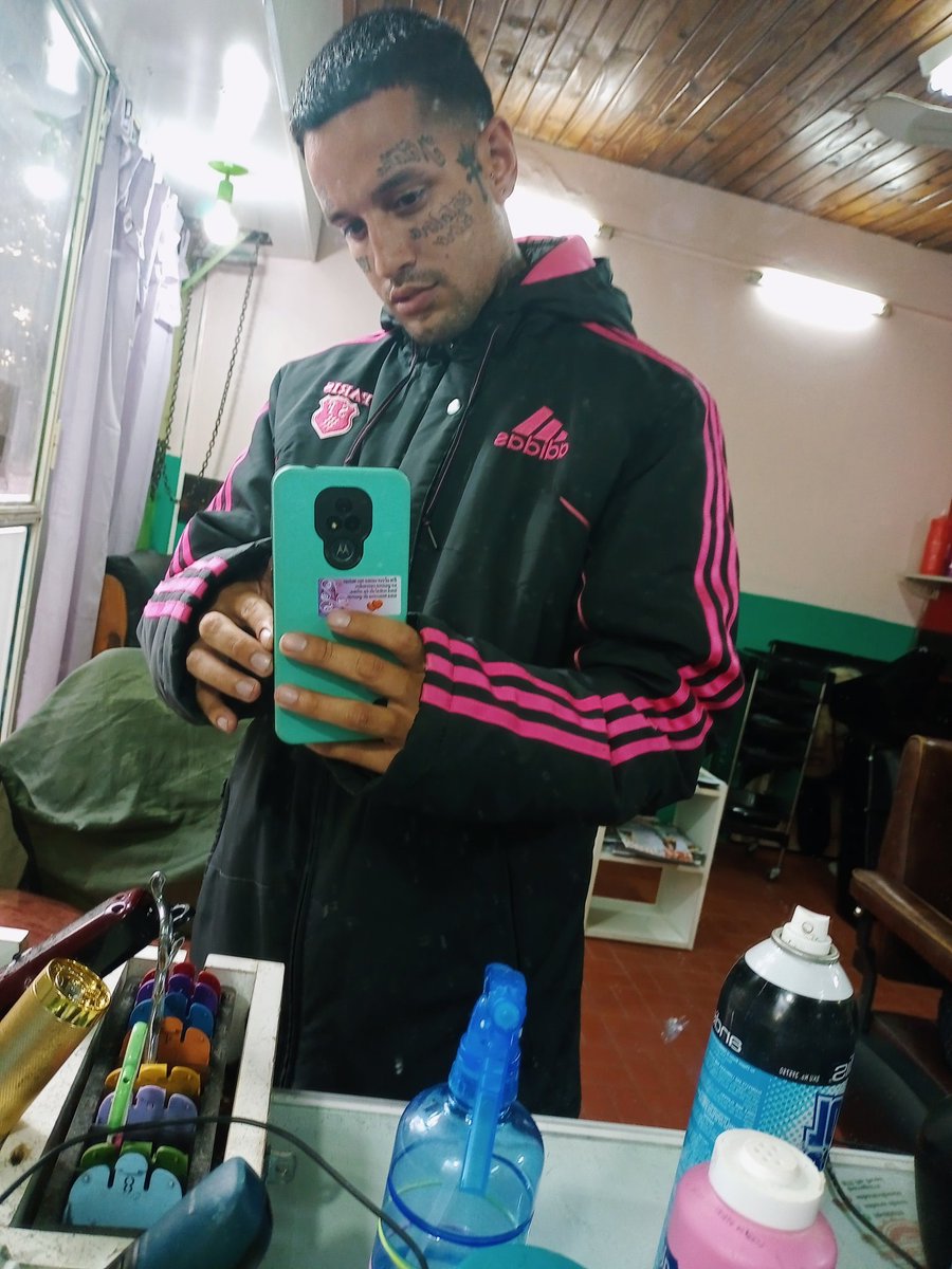 Memoo_723's tweet photo. Loco, loco voy por la vida
Canto, río y sufro también
Soy humano y todo me pasa
Por eso siempre yo loco seré
Y cada día más loco estaré❤️💪 https://t.co/K0C5t3j0np