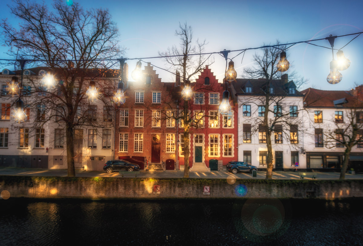 Visit_Bruges's tweet photo. December is here! Let's bring some light in these dark days, shall we? 😊 Tag your pictures of Bruges on Instagram with #visitbruges and maybe you will be featured on our page! 😉

📸: Jan Darthet https://t.co/CANEyPDxK7