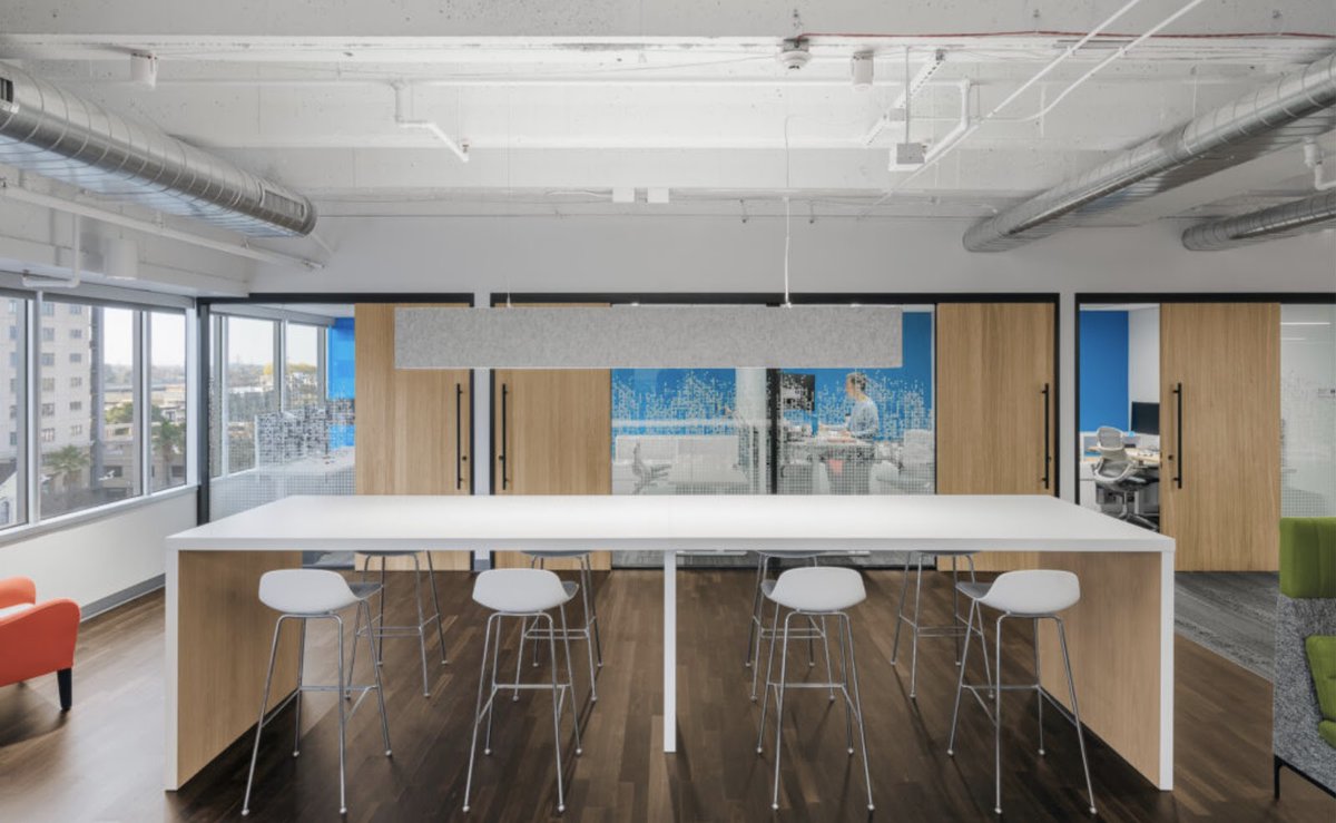 What do you think about this combination of white and wood that we did for our client Sleep IQ?

#interiordesign #constructioncompany #interiorconstruction  #constructioninterior