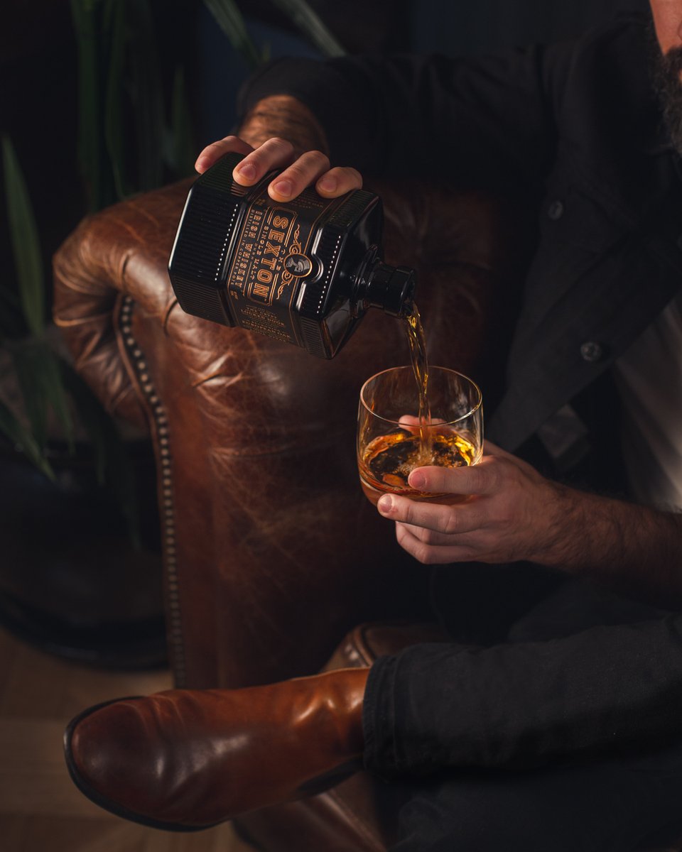 SextonWhiskey's tweet photo. Only one way to beat the chill of December 🥃
#TheSexton #Whiskey #WhiskeyDrinkers #Whisky #SingleMalt #DecemberDrinks https://t.co/MKhij9kCIM