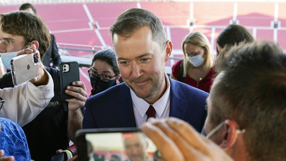 In The Game Of Professional Integrity, Lincoln Riley And Brian Kelly Opted To Punt forbes.com/sites/donyaege…