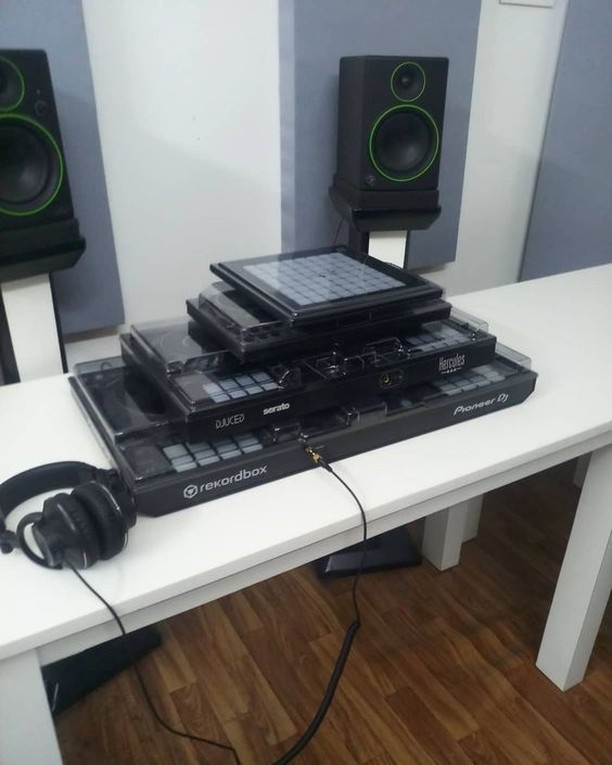 Decksaver's tweet image. Decksaver stackables!

#pioneerdjs #xdjrx3 #djcontrollers #realdjing #xdj

 ( #📷 @ritualmusika )