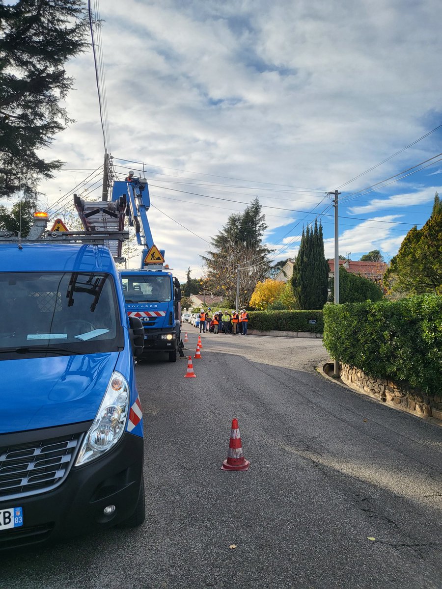 Session de formation au management et à l'encadrement des travaux sous tension  BT sur ouvrages (TST BT) pour les managers de la DR Enedis Côte d'Azur assurée par VIRELEX SAS.
#enedis_coteazur