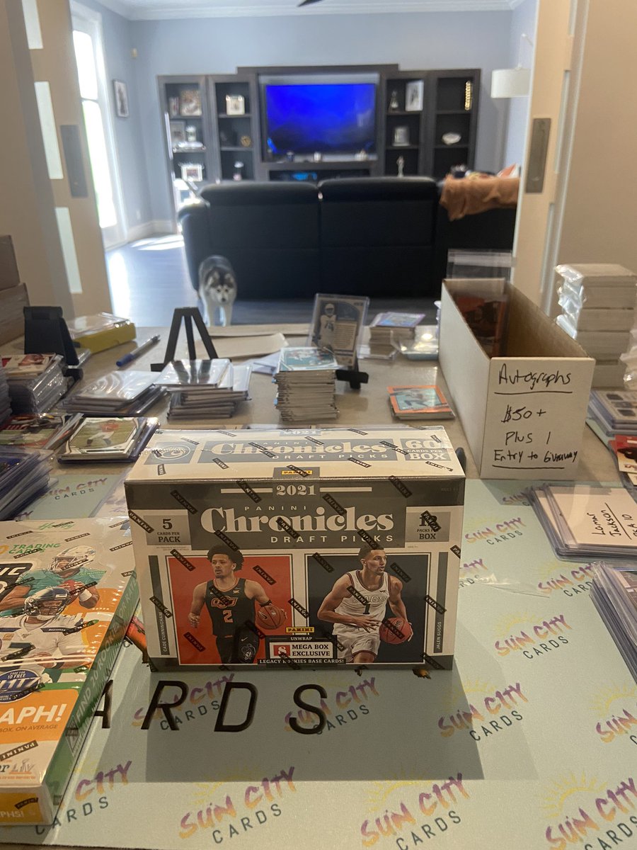 sun_city_cards's tweet photo. 🔥💥🍀😈🔥💥🍀🔥💥😈🔥💥😈

Ripping this Chronicles DP Mega Box for one Lucky random person who drops a Like / RT. Winner Announced at 10pm EST! 

@CardPurchaser @CScollectible @CardboardEchoes @Hobby_Connect @TheHobby247 @ceazey @ClutchRipz @HobbyConnector https://t.co/TCxHoq85Mm