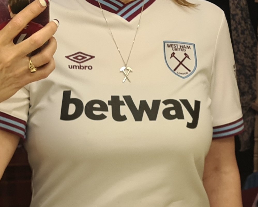 PrettyBubbles65's tweet photo. IRONS βοΈβοΈβοΈ #BreakTheDuck https://t.co/aFkYiQOZh3