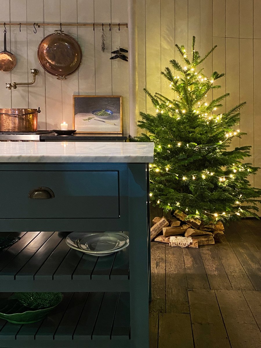 It's officially Christmas at our St. John's Square showroom! Have you started decorating yet?

#FestiveInteriors