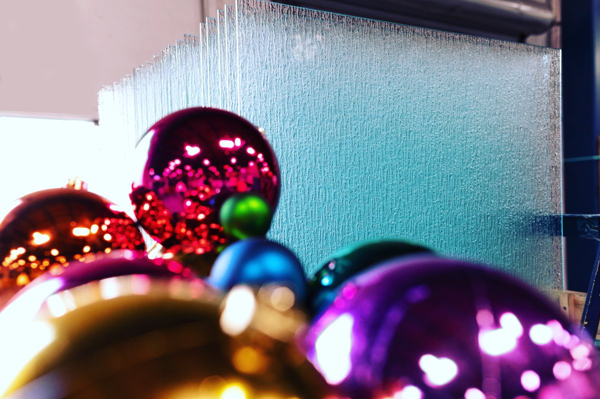 Cw_Doors's tweet photo. ‘Tis the season for … 

⁃Family 
⁃Friends
⁃Custom Glass 

❄️• Brighten up your residence with our assortment products this holiday. 

📍 • Contact us at social@cwdoors.com for any questions you may have prior to ordering. https://t.co/JlAM1Nur1g
