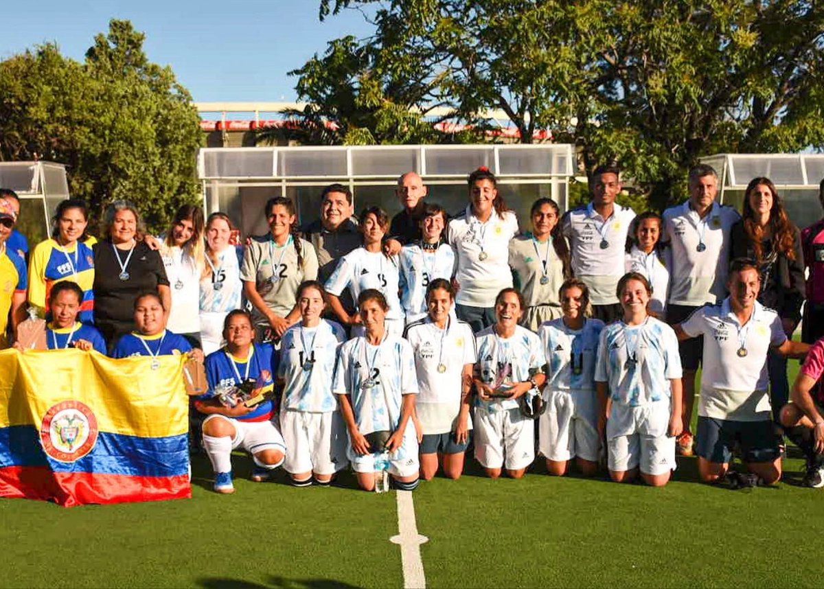 ines_arrondo's tweet image. Argentina tiene Murcielagas! 🇦🇷❤️ Disfrutamos del primer encuentro internacional de nuestra selección nacional de fútbol para ciegas,“Las Murcielagas”, contra el seleccionado de Colombia🇨🇴 en el #Cenard. Con un gran  despliegue, Argentina se llevo dos triunfos consecutivos 💪🏻