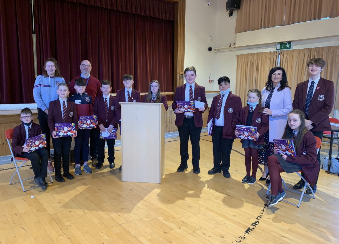 StPauls_English's tweet photo. Today we held our annual public speaking competition. Year 9 pupils  spoke passionately about topics such as climate change, a united Ireland, bullying, mobile phones &amp; pollution. The judges awarded:🥇Darcy Cooney 🥈Jim Loughran 🥉Tomàs Fox. Highly commended Shane Hollywood 👏🏼👏🏼 https://t.co/YfnqZ2R9Il
