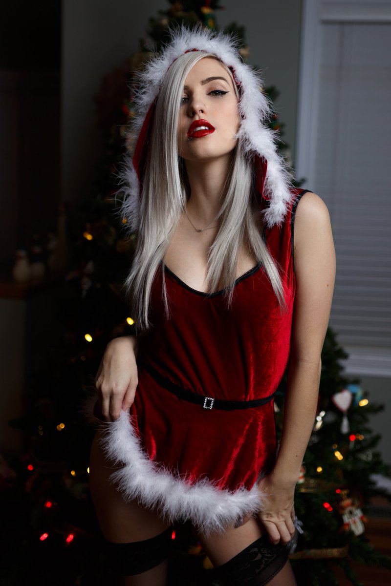 casteelsfeels's tweet photo. Come sit on my lap and tell me what you want for Christmas. 🎅🏻

This set is a free gift on 0F this month to celebrate the holidays. 🎁 https://t.co/Kq9HSqqtfU