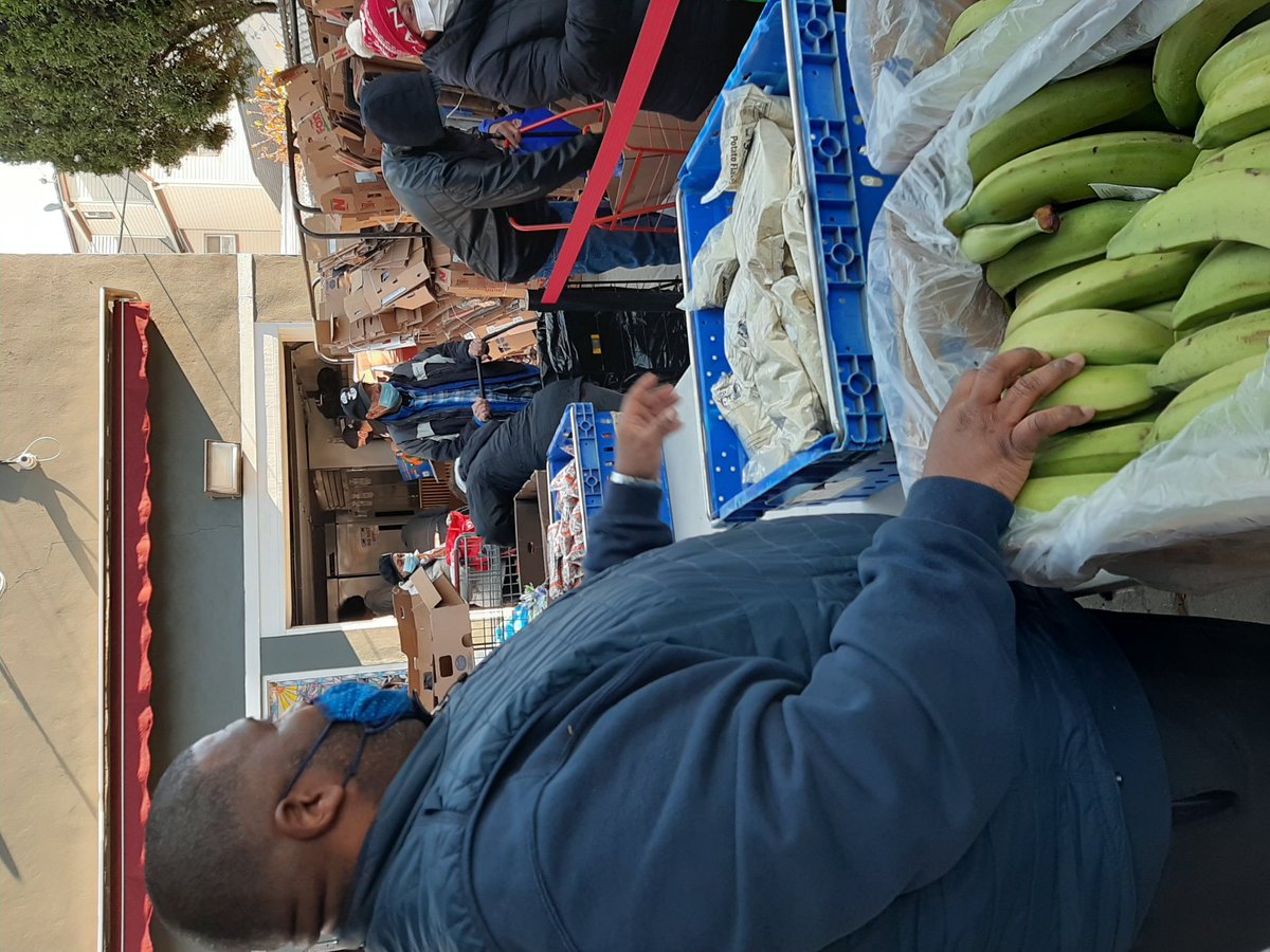 calder_thetime's tweet photo. @AMAVIR0 - United we are with the New York Cares Volunteer Group working together to fight hunger through food assistance distribution. UNITED We CARE!! https://t.co/F7olUALv11
