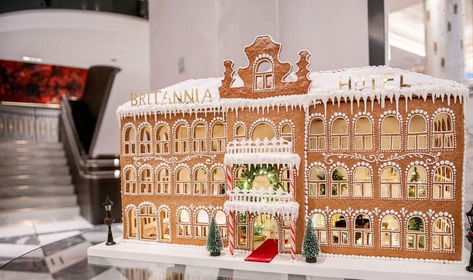 elusive_moose's tweet photo. Wow 😍 A gingerbread version of the Britannia Hotel in Trondheim. Photo @Britannia_hotel #Norway #Christmas #pepperkake https://t.co/hMlY1seMq5