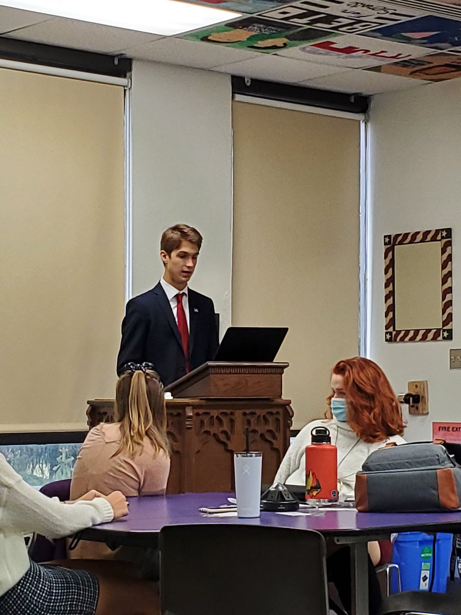 Snidergov's tweet photo. Our presidential campaign speeches were excellent today!
#apgovrocks https://t.co/EAE3v4W5o0