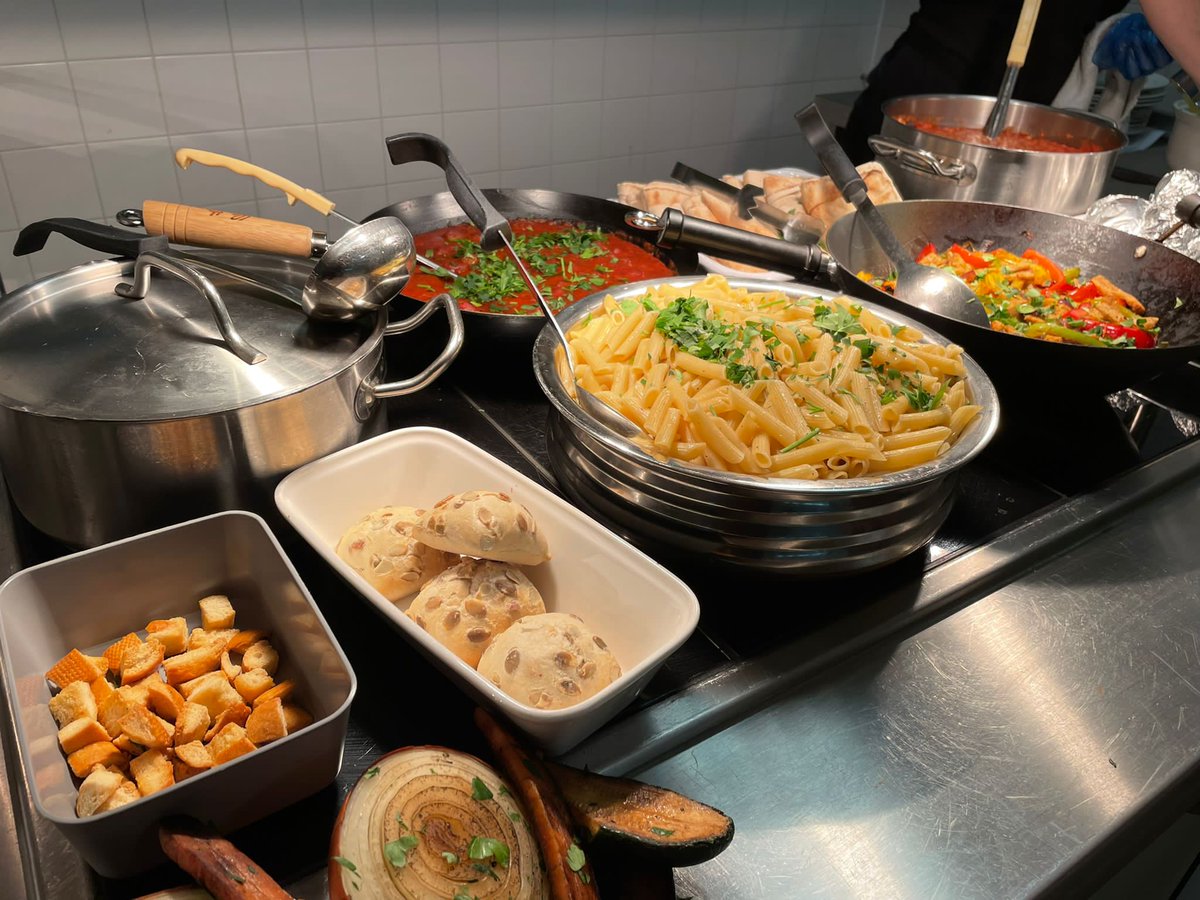 Roast Dinner, Soup Station and Pasta Bar <a href="/SheffPark_Acad/">SheffieldParkAcademy</a> Amazing choice #Food #Foodie #roastdinner <a href="/caterlink_ltd/">Caterlink Ltd</a> @UltCaterlink <a href="/MStreeting/">Michael Streeting</a> <a href="/JoanneNunney/">Joanne Nunney</a>